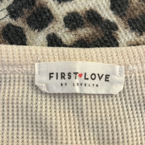 First Love Cream & Brown Leopard Oversized Thermal Top Size Large - Picture 5 of 6